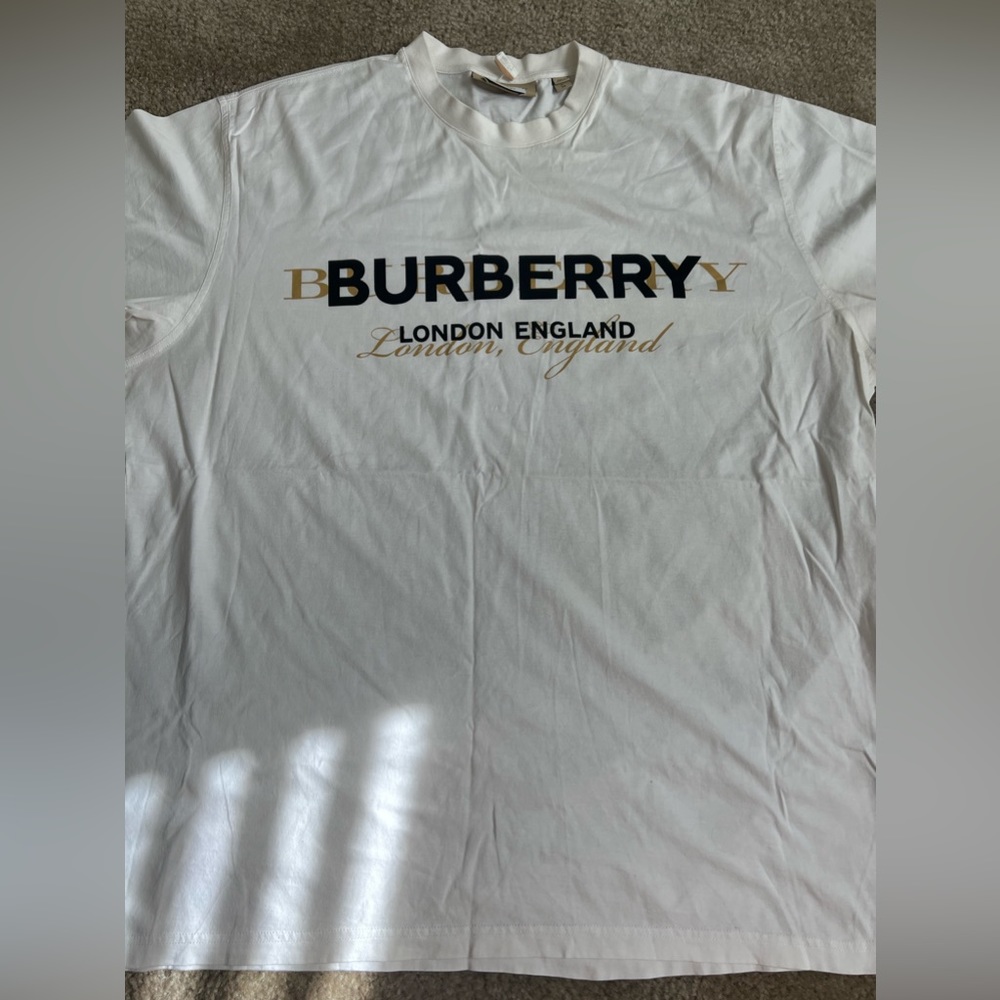 Authentic Brand New Burberry Tshirt w/o tags Xl